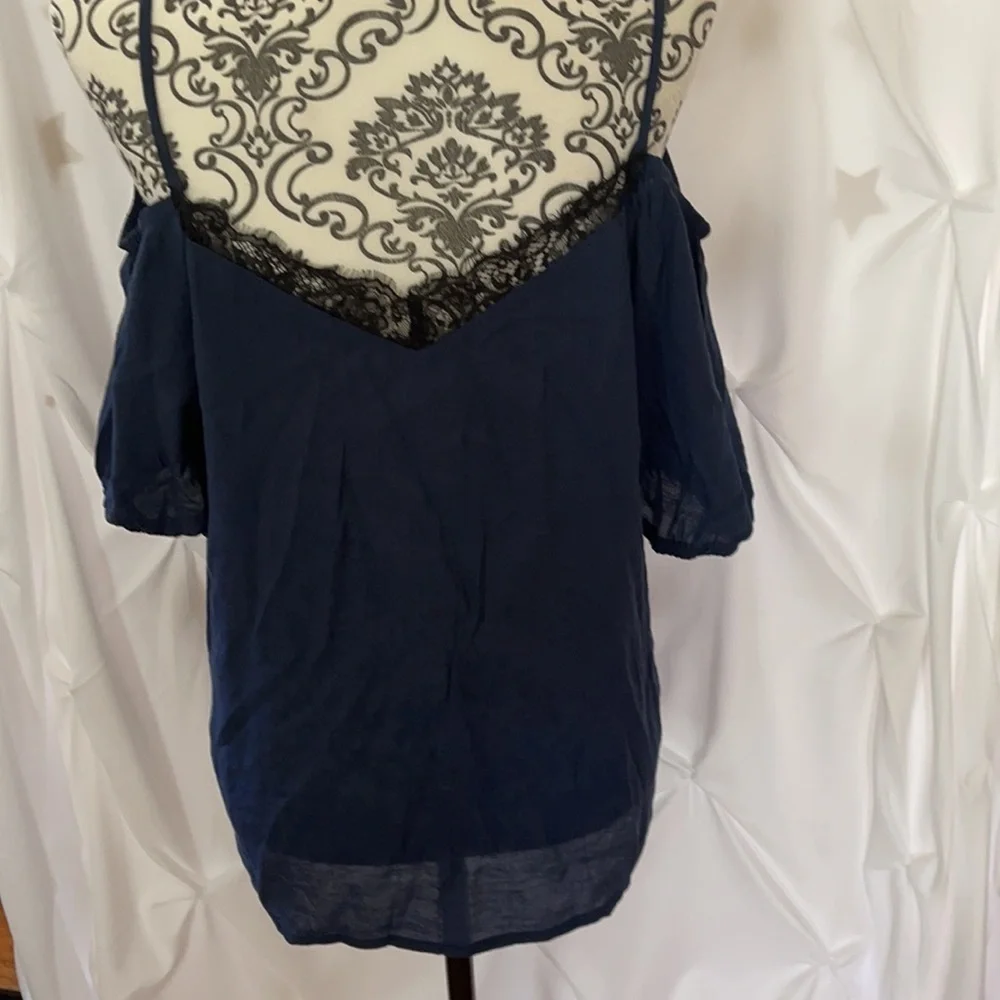 LAST CHANCE!! Get it before it’s GONE!! 👋❤️ Off the Shoulder Blouse - Picture 6 of 6